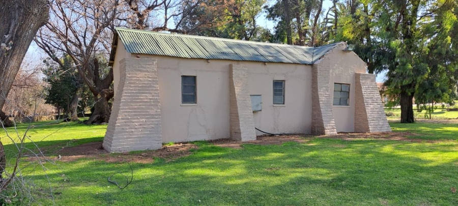 6 Bedroom Property for Sale in Remhoogte AH North West